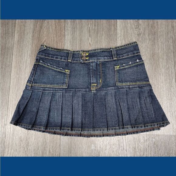 The FAMOUS Von Dutch Denim Pleated Mini Skirt - Picture 1 of 4